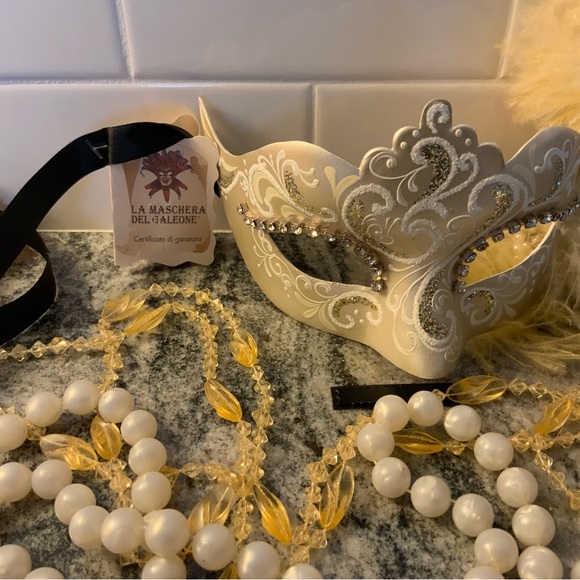 Handmade in Italy, masquerade mask, made in silver with crystals, pearls etc. - Picture 1 of 8